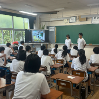 令和７年６月10日（火）　２年生 続・青山中の柱建設中…　～ローマは一日（いちじつ）にして成らず～